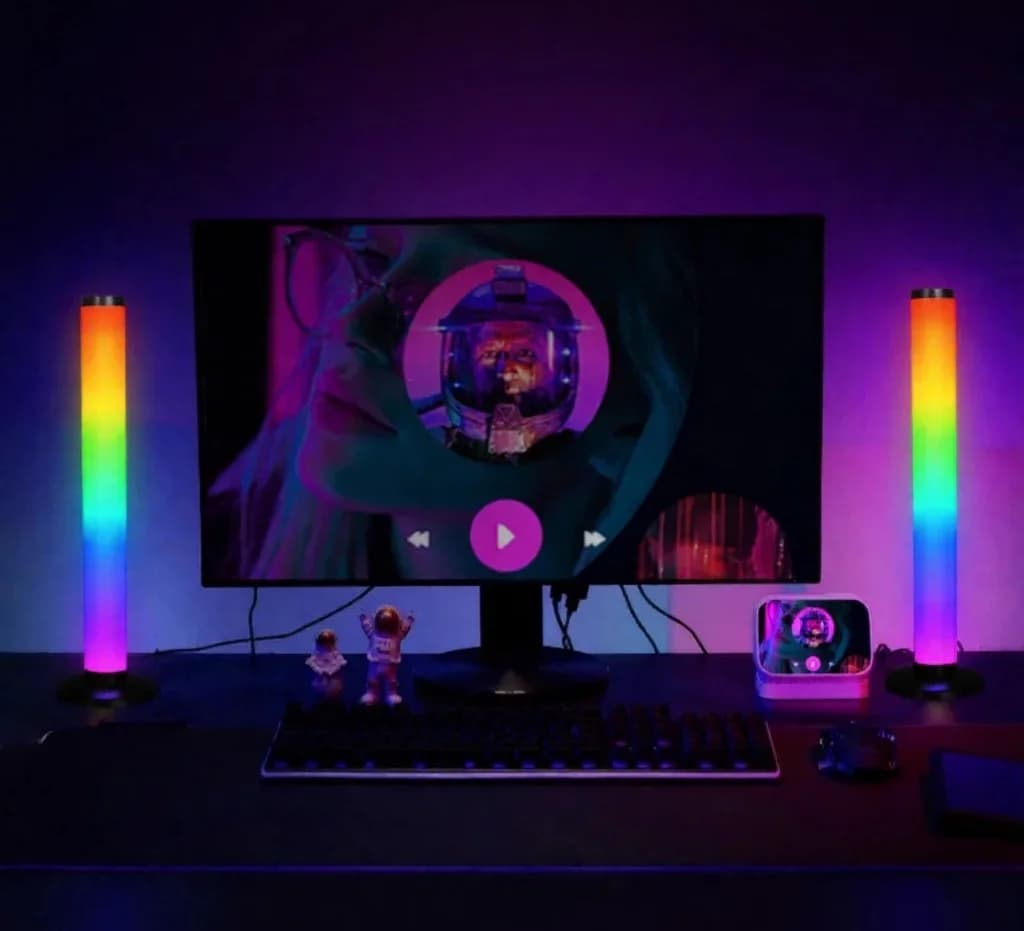 360-graders RGB lydreagerende skrivebordslampe med app- og fjernkontroll