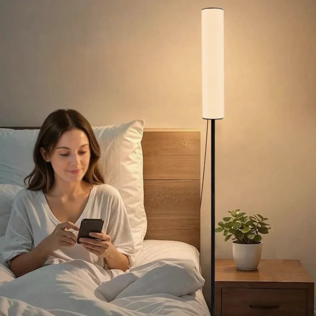 Justerbar LED-gulvlampe med stativ og tre fargemoduser