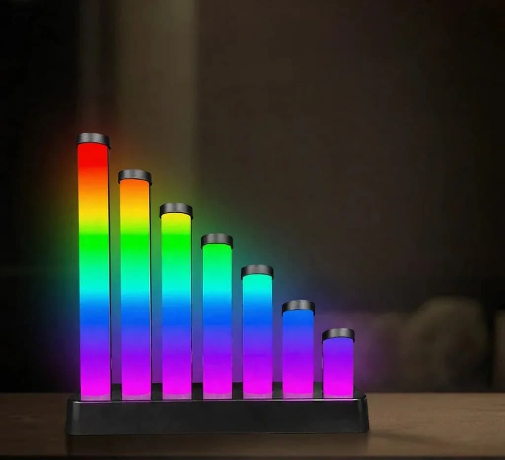 RGB LED-skrivebordslampe med lydreaktiv funksjon og app-styring