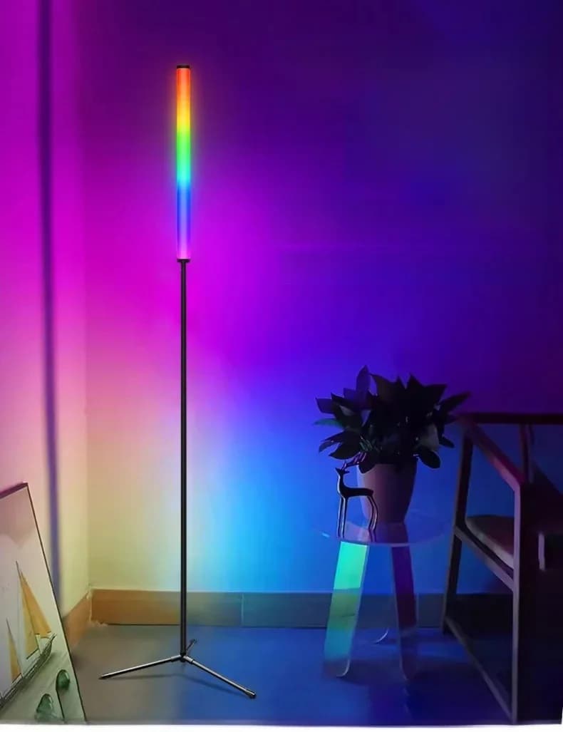 RGB fargeskiftende gulvlampe med musikk-synk og app-styring